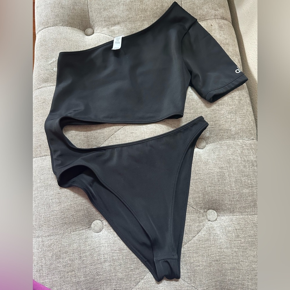 ALO Yoga Black Activewear Top